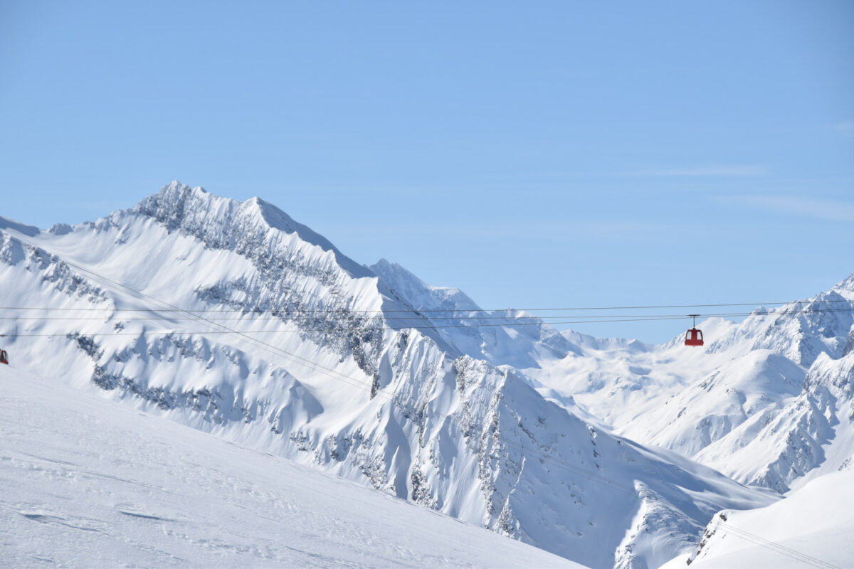 GoBeyond_France_Ski_Snowboard_Freeride_Camp